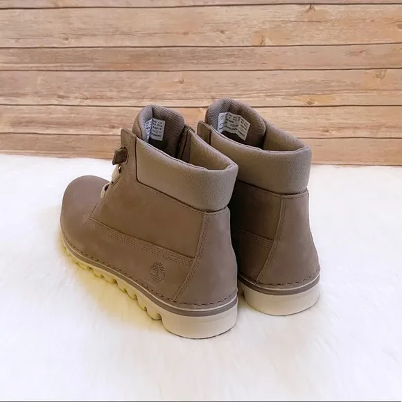 Timberland Women’s Brookton 6” Convenience Taupe Boots