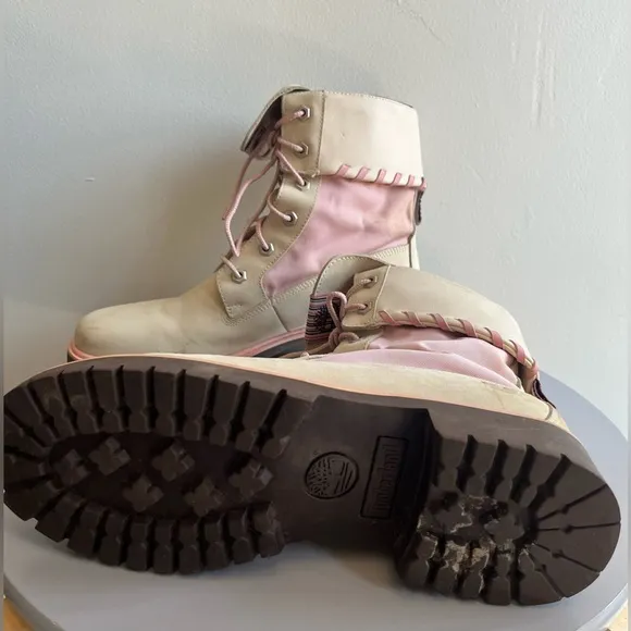 Timberland women’s fold down boots, pink off white. Leather. Size 8.5