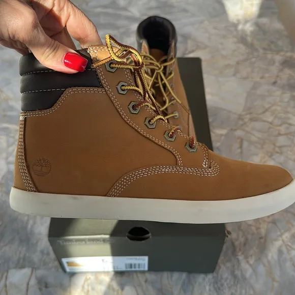 Timberland Women’s Sz 8 Dausette Wheat Nubuck Sneaker Ankle Boot
