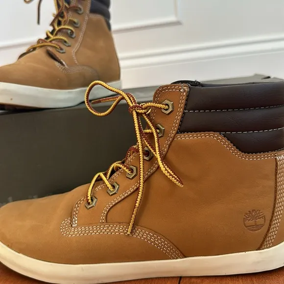 Timberland Women’s Sz 8 Dausette Wheat Nubuck Sneaker Ankle Boot