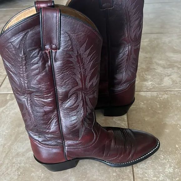 TONY LAMA Men’s Boots Size: 8.5 EE