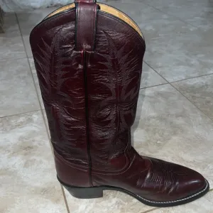 TONY LAMA Men’s Boots Size: 8.5 EE