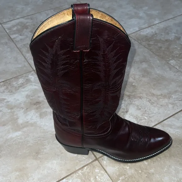 TONY LAMA Men’s Boots Size: 8.5 EE