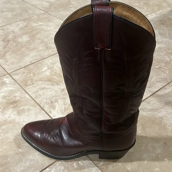 TONY LAMA Men’s Boots Size: 8.5 EE