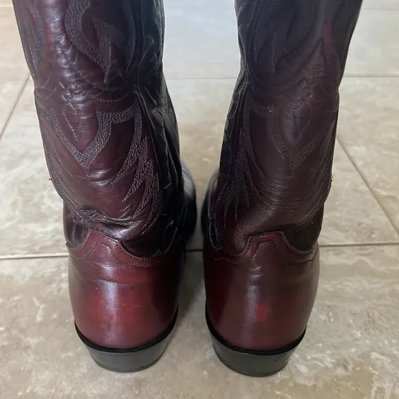 TONY LAMA Men’s Boots Size: 8.5 EE