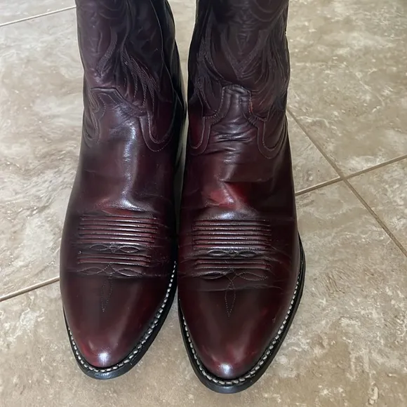 TONY LAMA Men’s Boots Size: 8.5 EE