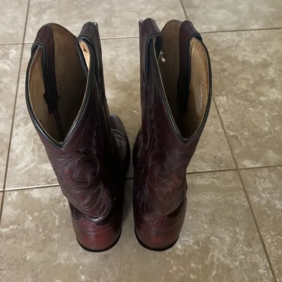 TONY LAMA Men’s Boots Size: 8.5 EE
