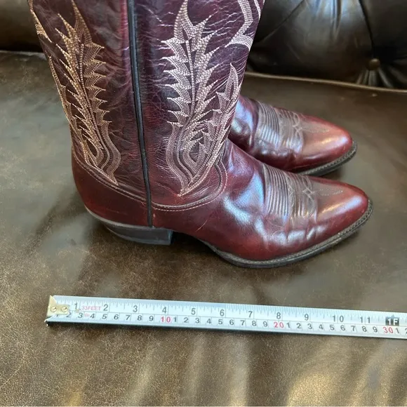 Tony Lama Men’s Burgundy Leather Cowboy Boots size 9.5 D (Extra Large)