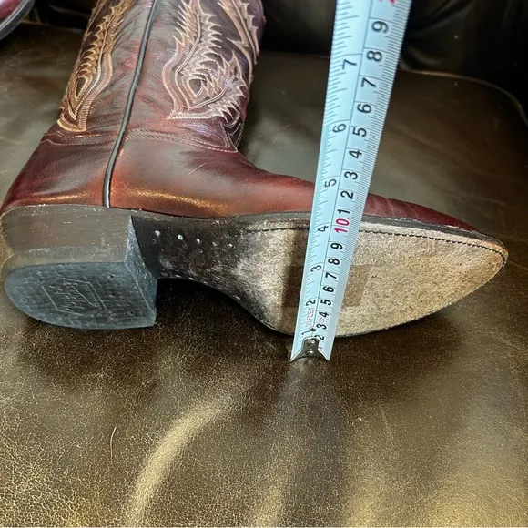 Tony Lama Men’s Burgundy Leather Cowboy Boots size 9.5 D (Extra Large)