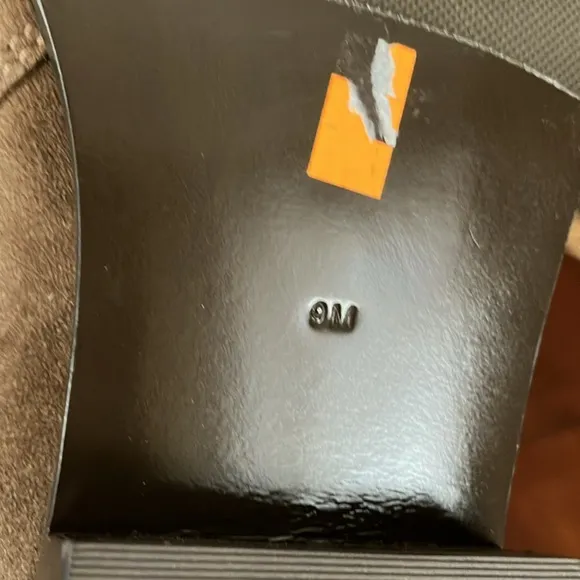 TORY BURCH BRAND NEW ANKLE BOOTS. SIZE 9. PERFECT CONDITION. NO BOX. LIGHT BROWN