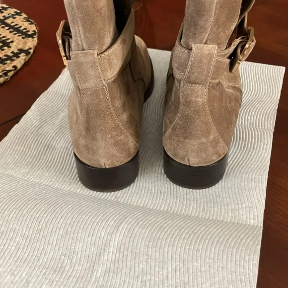TORY BURCH BRAND NEW ANKLE BOOTS. SIZE 9. PERFECT CONDITION. NO BOX. LIGHT BROWN