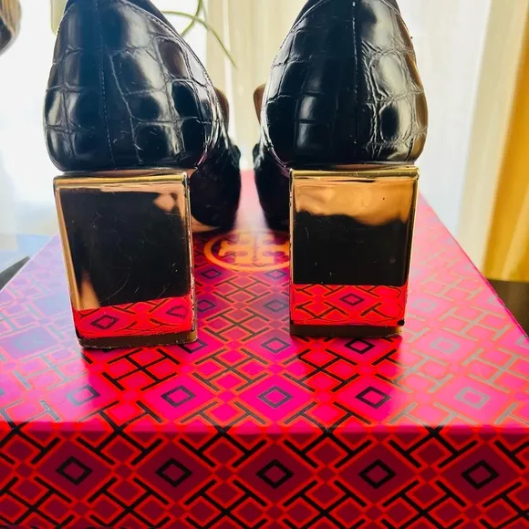 TORY BURCH JESSA METAL-HEEL LOAFER PUMP! Gentle used in great condition!!