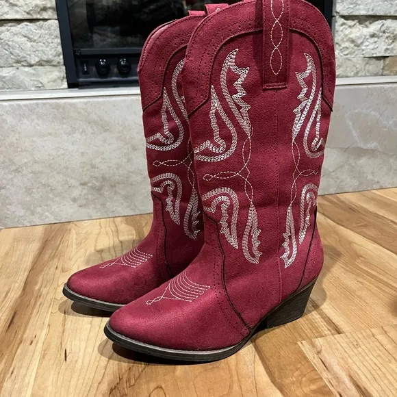 True Craft Cowboy Red Heeled Boots with Western Stitching size 6 1/2