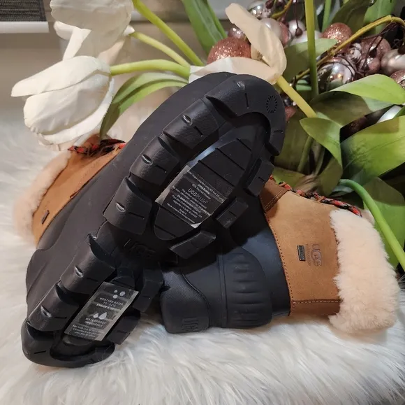 UGG ADIROAM HIKER Chestnut BOOTS - WOMEN'S new