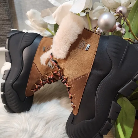 UGG ADIROAM HIKER Chestnut BOOTS - WOMEN'S new