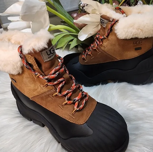 UGG ADIROAM HIKER Chestnut BOOTS - WOMEN'S new