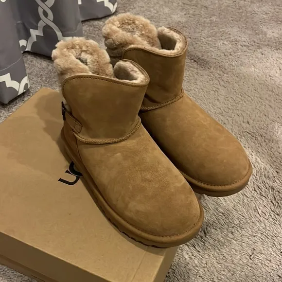 Ugg Australia Adria women’s boots sheepskin chestnut women’s new in box
