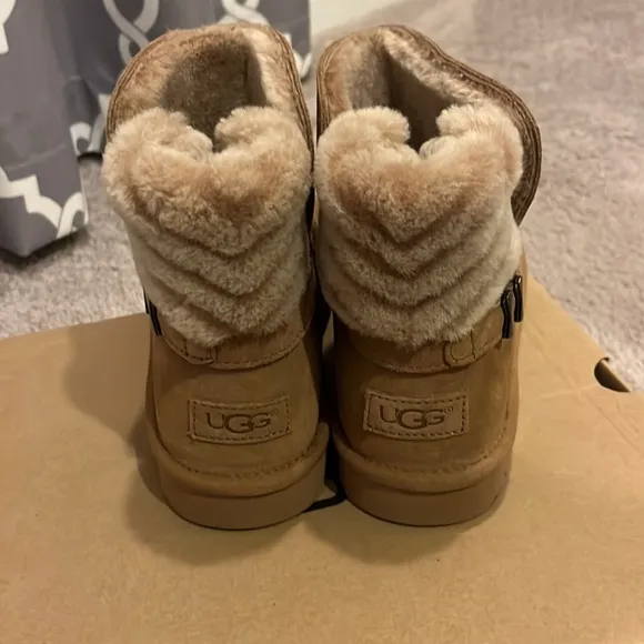 Ugg Australia Adria women’s boots sheepskin chestnut women’s new in box