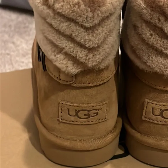 Ugg Australia Adria women’s boots sheepskin chestnut women’s new in box