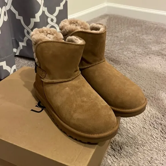 Ugg Australia Adria women’s boots sheepskin chestnut women’s new in box