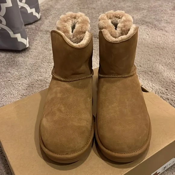 Ugg Australia Adria women’s boots sheepskin chestnut women’s new in box