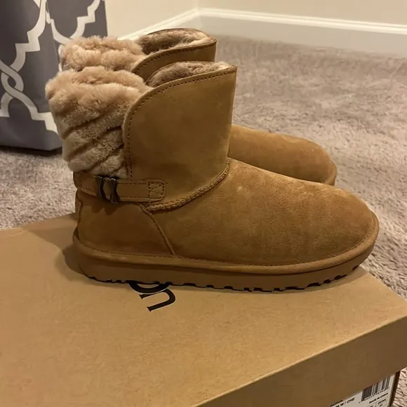 Ugg Australia Adria women’s boots sheepskin chestnut women’s new in box