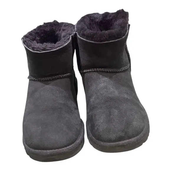 UGG Australia Faux Fur Snow Boots Size 9 Color Black.