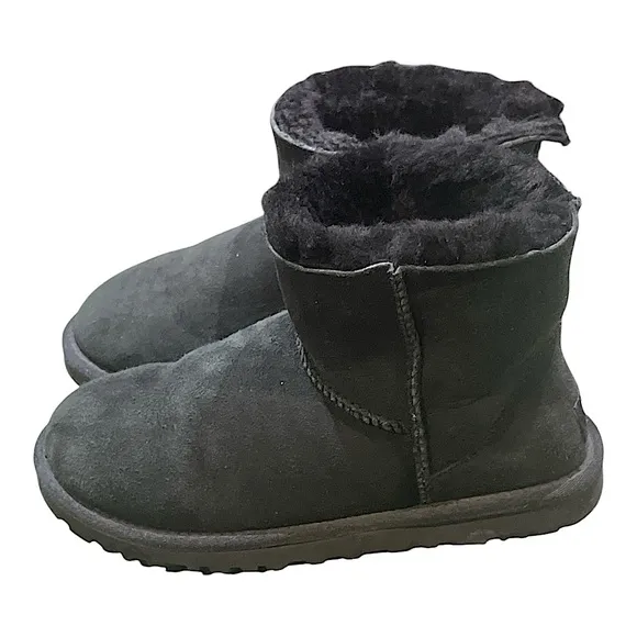 UGG Australia Faux Fur Snow Boots Size 9 Color Black.