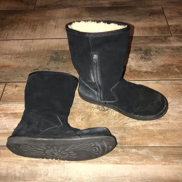UGG - Black Boots w/ Reinforced Toes (5)