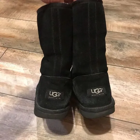 UGG - Black Boots w/ Reinforced Toes (5)