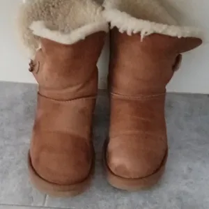 UGG boots saiz 8 women