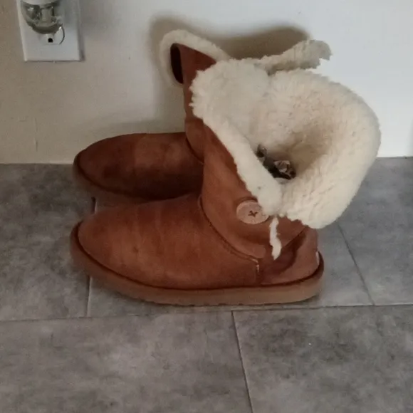UGG boots saiz 8 women