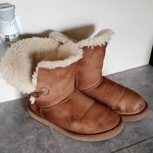 UGG boots saiz 8 women