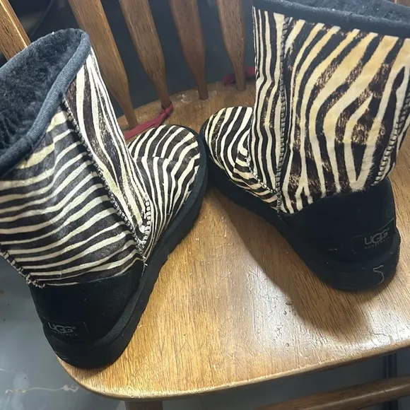 Ugg boots: Zebra striped Ugg boots women’s