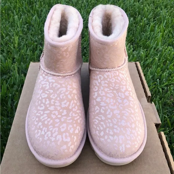 🍃UGG🍃 CLASSIC MINI SNOW LEOPARD BOOTS