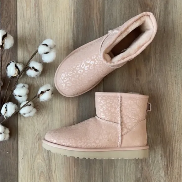 🍃UGG🍃 CLASSIC MINI SNOW LEOPARD BOOTS
