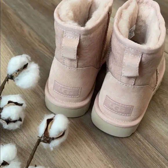 🍃UGG🍃 CLASSIC MINI SNOW LEOPARD BOOTS