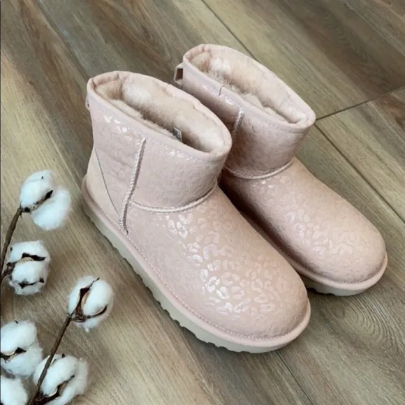 🍃UGG🍃 CLASSIC MINI SNOW LEOPARD BOOTS