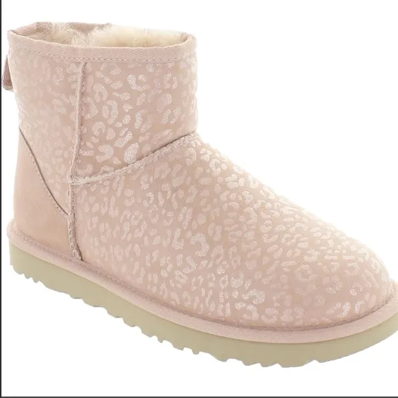 🍃UGG🍃 CLASSIC MINI SNOW LEOPARD BOOTS