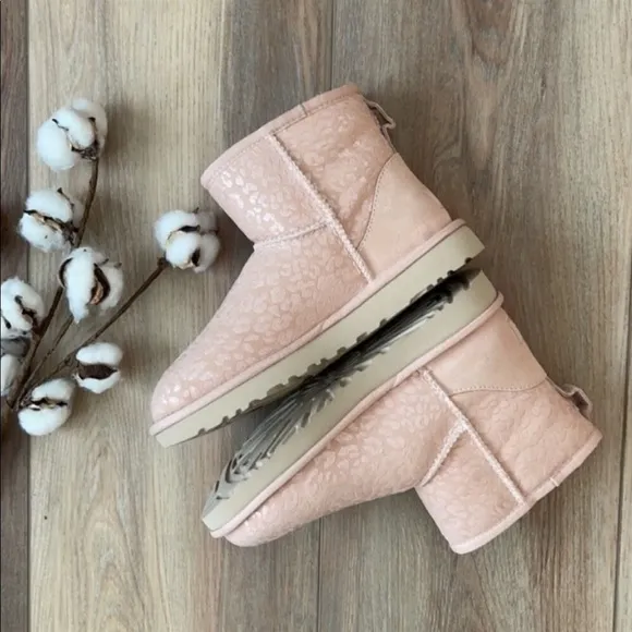 🍃UGG🍃 CLASSIC MINI SNOW LEOPARD BOOTS
