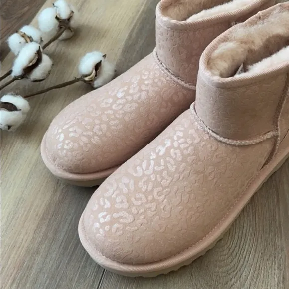 🍃UGG🍃 CLASSIC MINI SNOW LEOPARD BOOTS