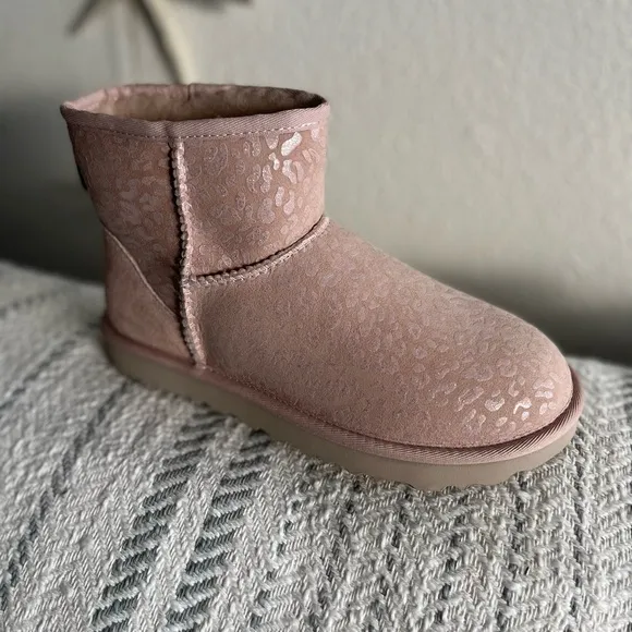 🍃UGG🍃 CLASSIC MINI SNOW LEOPARD BOOTS
