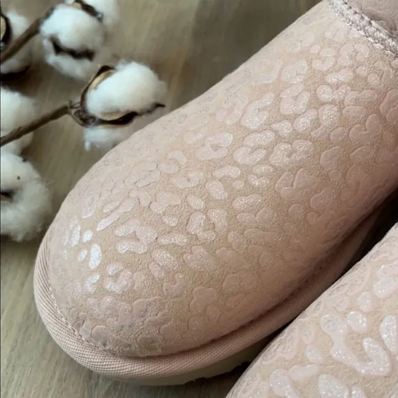 🍃UGG🍃 CLASSIC MINI SNOW LEOPARD BOOTS