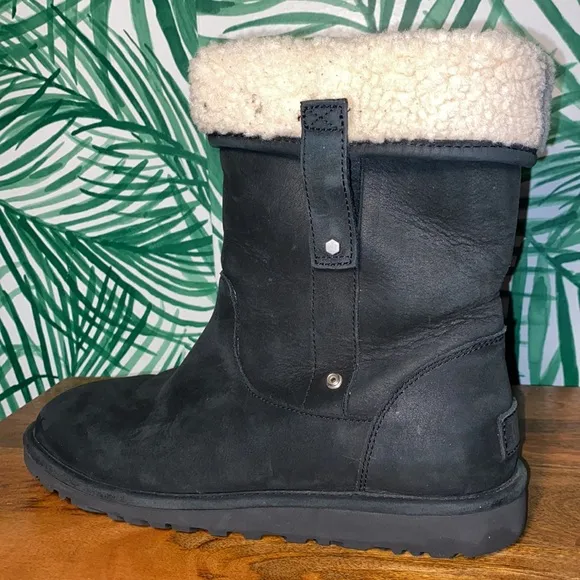 UGG Malindi Black Smooth Leather Fold Down Sheepskin Boots Women’s 9 1013007