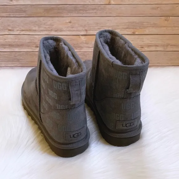 UGG Men’s Classic Mini II UGG Print Charcoal Boots