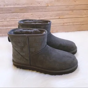 UGG Men’s Classic Mini II UGG Print Charcoal Boots