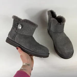 Ugg Mini Bailey Button II Snow Boots Women's 9 Gray Suede Pull On Round Toe