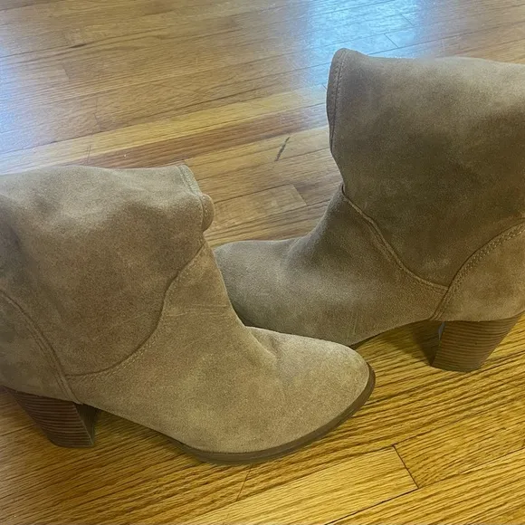 Ugg Tan Women’s Suede Knee-High Boots 9.5