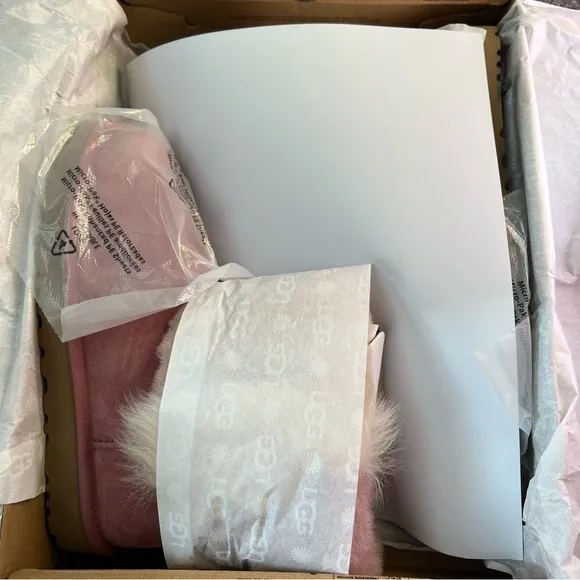 UGG women boots NWT pink