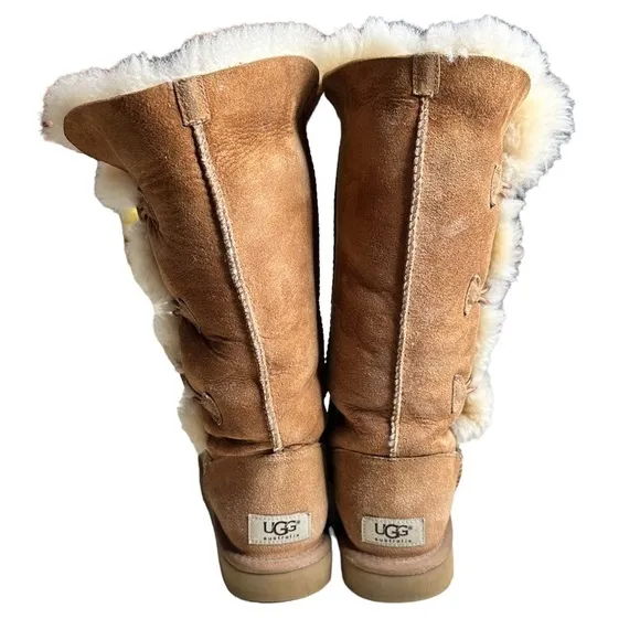 UGG Women’s  Bailey Triple Button Boots. Size 7